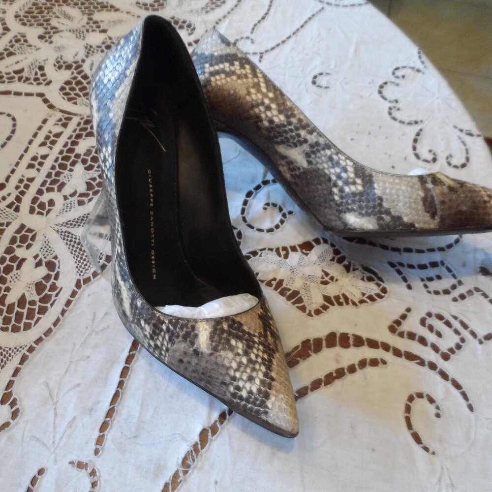 Giuseppe Zanotti Gray Leathe rSnake Skin Print Heeled Pumps Size 38B - Picture 3 of 16